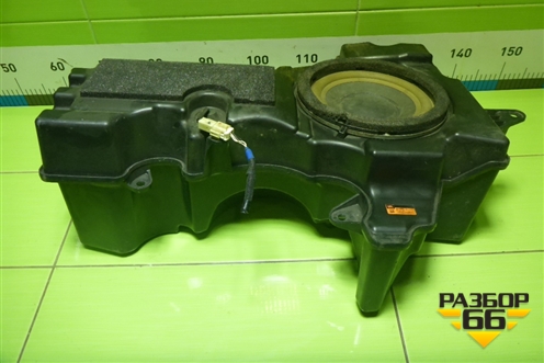 Сабвуфер (861500W110) для Toyota Land Cruiser (200) с 2008г (Ленд Крузер)