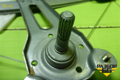 Стеклоподъёмник механический задний левый для Renault Logan с 2004-2015г (Логан)