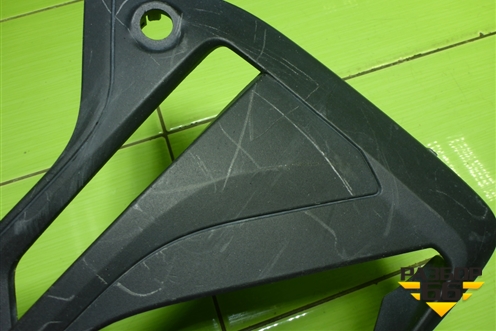 Накладка переднего бампера правая (51117954250) для BMW X1 F48 с 2014г (Х1 Ф48)