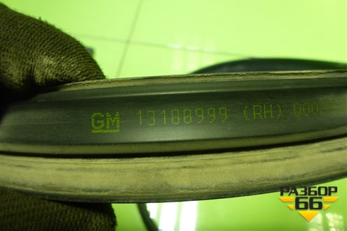 Уплотнитель на кузов правый (5ти дверный кузов) (13188999) для Opel Corsa D с 2006-2014г (Корса Д)