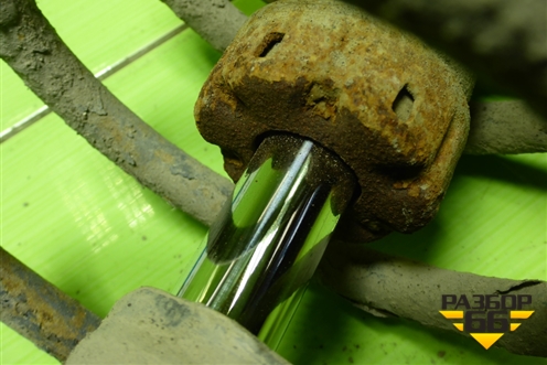 Амортизатор передний правый (PSA333316) для Kia Spectra с 2001г (Спектра)