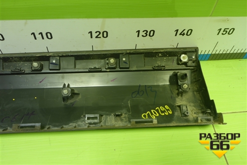 Накладка двери передней правой (8891867648) для Geely Atlas 2 с 2023г (Атлас)