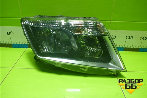 Фара правая (галоген) (260103169R) для Nissan Terrano с 2014г (Терано)