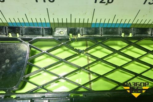 Решетка в передний бампер центральная для Genesis GV80 с 2020г (ГВ80)