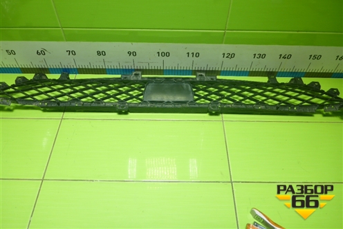 Решетка в передний бампер центральная для Genesis GV80 с 2020г (ГВ80)