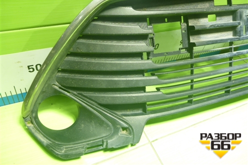 Решетка в передний бампер центральная (после 2014г) (5311233160) для Toyota Camry V50 с 2011-2018г (Камри)