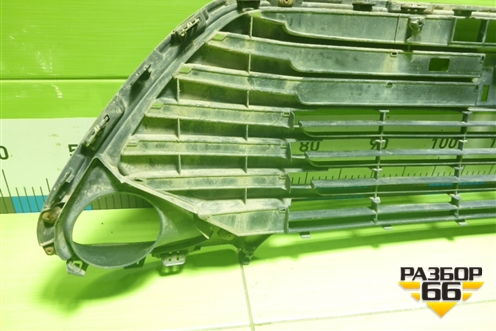 Решетка в передний бампер центральная (после 2014г) (5311233160) для Toyota Camry V50 с 2011-2018г (Камри)