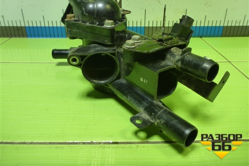 Корпус термостата (2.4л G4KE) (256002G500) для Hyundai Santa Fe с 2012-2018г (Санта Фе)