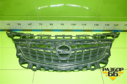 Решетка радиатора (до 2012г) (13266577) для Opel Astra J с 2009г (Астра Джей)