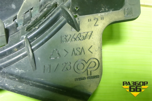 Решетка радиатора (до 2012г) (13266577) для Opel Astra J с 2009г (Астра Джей)