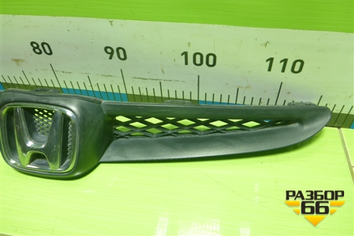 Решетка радиатора (71120SAA00) для Honda FIT (GD) c 2001-2007г (Фит)