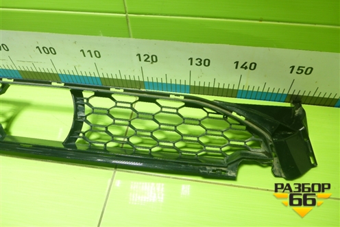 Решетка в передний бампер центральная (51118064600) для BMW X3 G01 с 2017г (Х3 Г01)