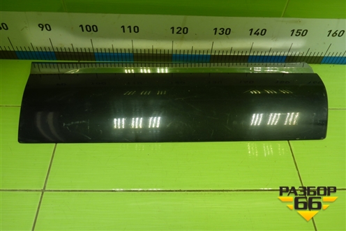 Накладка двери задней правой (7P6854950H) для Volkswagen Touareg с 2010-2018г (Туарег)