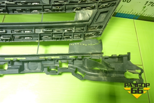 Решетка радиатора (5N0853653E) для Volkswagen Tiguan с 2007-2011г (Тигуан)