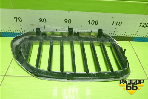 Решетка радиатора левая (51137390863) для BMW 5-серия G30 с 2017г