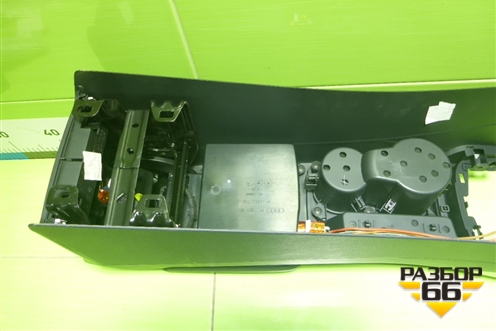 Подлокотник (8K0854981) для Audi A4 (В8) с 2007-2015г (А4)