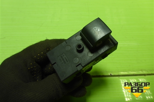 Кнопка стеклоподъёмника (задняя) (95460077) для Chevrolet Aveo (Т300) с 2011г (Авео Т300)