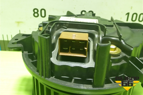 Моторчик отопителя (правый руль) (8E2820021E) для Audi A4 (В7) с 2004-2009г (А4)