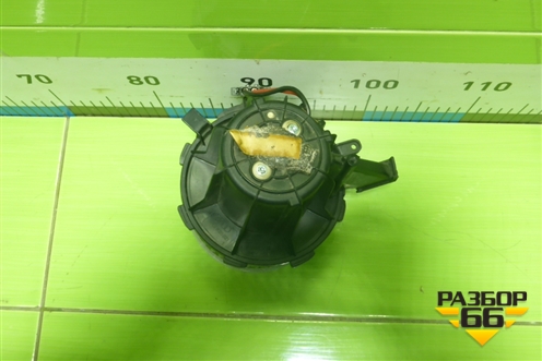 Моторчик отопителя (правый руль) (8K2820021) для Audi A4 (В8) с 2007-2015г (А4)