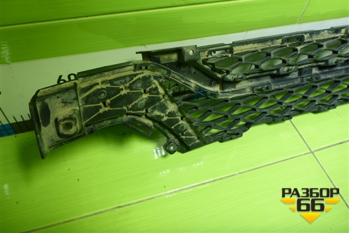 Решетка в передний бампер центральная (Cross) (8450031001) для VAZ Vesta/Веста с 2015г