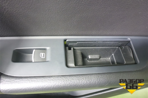 Обшивка двери задней правой под электрику (7P6867212AL) для Volkswagen Touareg c 2002-2010г (Туарег)