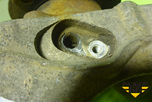 Кулак поворотный передний правый (3C0407258G) для Volkswagen Passat (B6) с 2005-2010г (Пассат Б6)