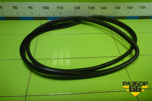 Уплотнитель двери передней правой для Hyundai ix 35 с 2010г (Ай икс 35)