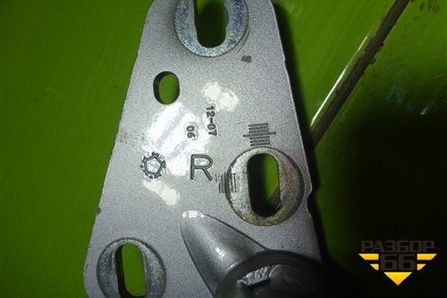 Петля крышки багажника правая (8K5827302F) для Audi A4 (В8) с 2007-2015г (А4)