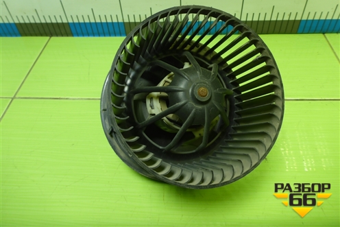 Моторчик вентилятора (M030911X) для Renault Megane 2 с 2002-2009г (Меган)