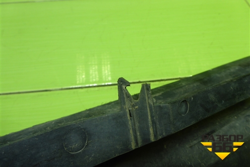 Дефлектор радиатора левый (8200158150) для Renault Megane 2 с 2002-2009г (Меган)