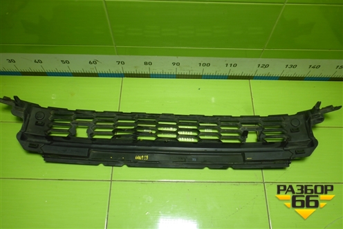 Решетка в передний бампер центральная (585853677E) для Skoda Kodiaq с 2017г (Кодиак)