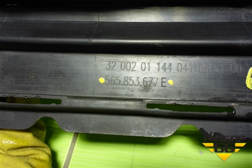 Решетка в передний бампер центральная (585853677E) для Skoda Kodiaq с 2017г (Кодиак)