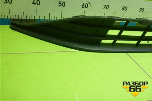 Решетка в передний бампер центральная (не оригинал) для Volkswagen Polo с 2020г (Поло)