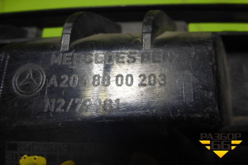 Кронштейн заднего бампера правый (под фонарь седан) (A2048800203) для Mercedes Benz C-Klass W204 с 2007-2014г (Ц)