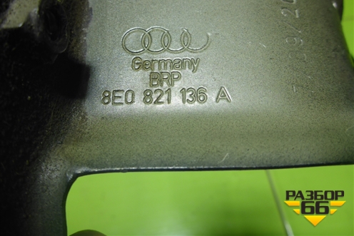 Кронштейн переднего крыла правый (8E0821136A) для Audi A4 (В7) с 2004-2009г (А4)