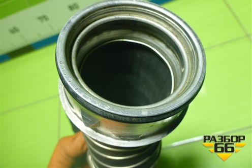 Патрубок интеркулера резиновый для Mercedes Benz C-Klass W204 с 2007-2014г (Ц)