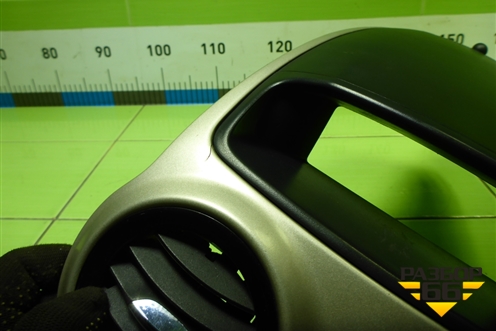 Накладка на торпедо (центральная) (13205164) для Opel Corsa D с 2006-2014г (Корса Д)