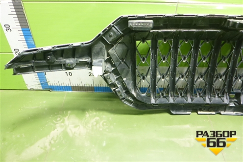 Решетка радиатора (под камеру) (8401551DD22) для Hongqi HS5 с 2024г