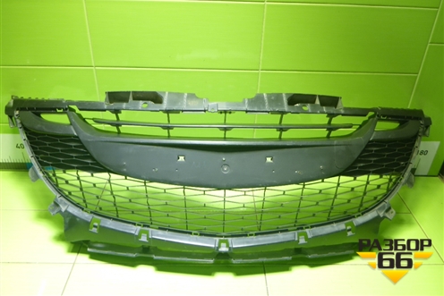 Решетка в передний бампер центральная (BCW8501T1) для Mazda Mazda 3 (BL) с 2009-2013г