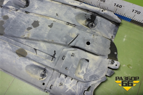 Защита антигравийная левая (5Q0825201S) для Skoda Octavia (A7) с 2013г (Октавия)