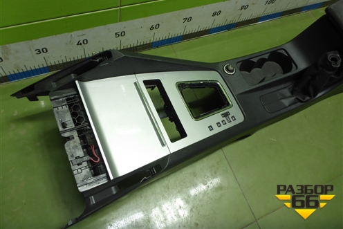 Подлокотник (5E1863241) для Skoda Octavia (A7) с 2013г (Октавия)