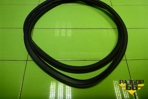 Уплотнитель двери задней левой (лифтбек) (5E5867367F) для Skoda Octavia (A7) с 2013г (Октавия)