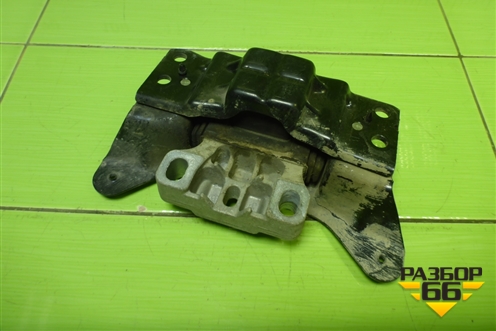 Опора КПП левая (5Q0199555R) для Skoda Octavia (A7) с 2013г (Октавия)