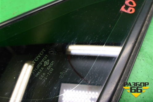 Стекло глухое правое (переднее) для Toyota Isis c 2004-2018г (Исис)