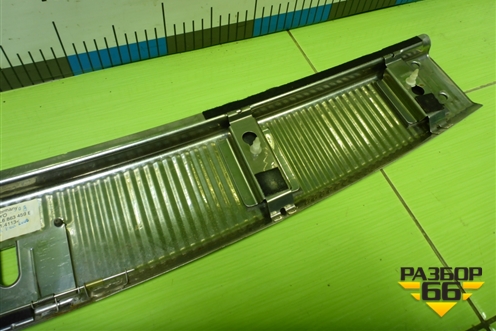 Обшивка багажника на заднюю панель (7L6863459E) для Volkswagen Touareg c 2002-2010г (Туарег)