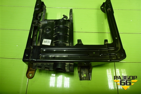 Кронштейн сиденья (переднего правого) (7L0881678D) для Volkswagen Touareg c 2002-2010г (Туарег)