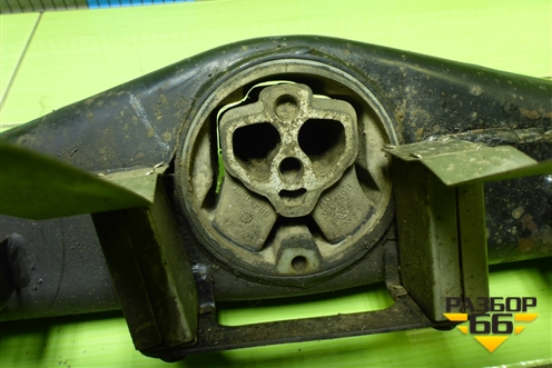 Балка крепления раздатки (7L0399227) для Volkswagen Touareg c 2002-2010г (Туарег)