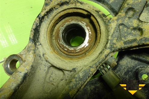 Кулак поворотный передний левый (7L6407257A) для Volkswagen Touareg c 2002-2010г (Туарег)