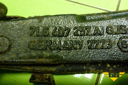 Кулак поворотный передний левый (7L6407257A) для Volkswagen Touareg c 2002-2010г (Туарег)