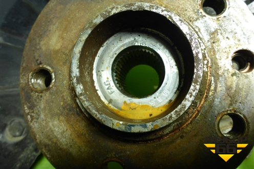 Кулак поворотный передний правый (7L6407258A) для Volkswagen Touareg c 2002-2010г (Туарег)